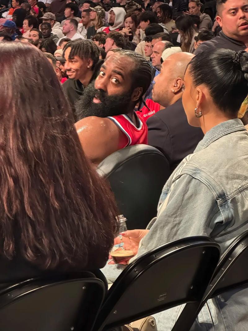 哈登：向所有中国家人致意 他们几乎陪伴了我整个生涯🧡