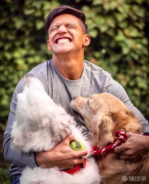 小设计😳太阳报:莱曼社媒暗示自己单身,她和D-路易斯现已分手