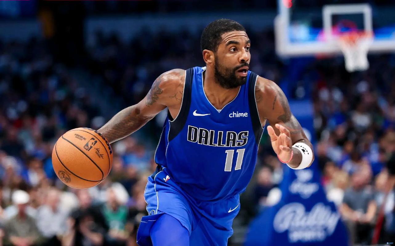 这是护目镜还是瞄准镜？浓眉底角三分一发入魂 欧文搞怪互动