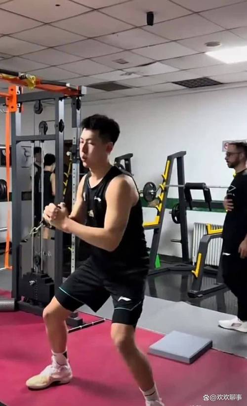 辽宁男篮最新训练视频：用心感受呼吸和重量