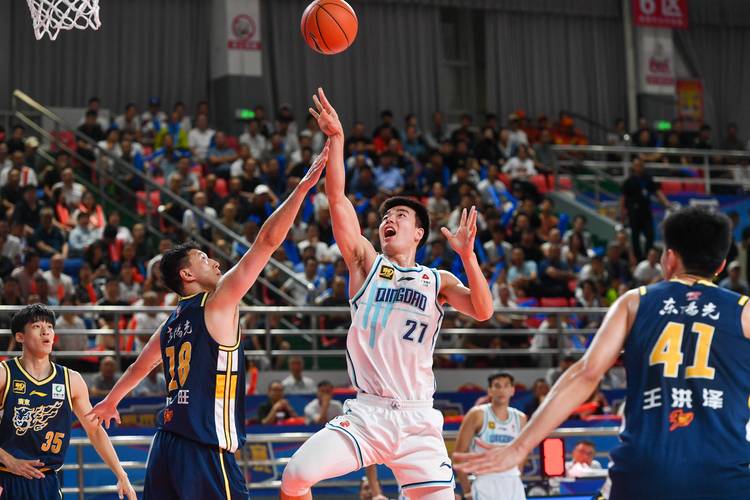 字母：整个夏天我都在专注提升持球能力 新赛季我会大量持球