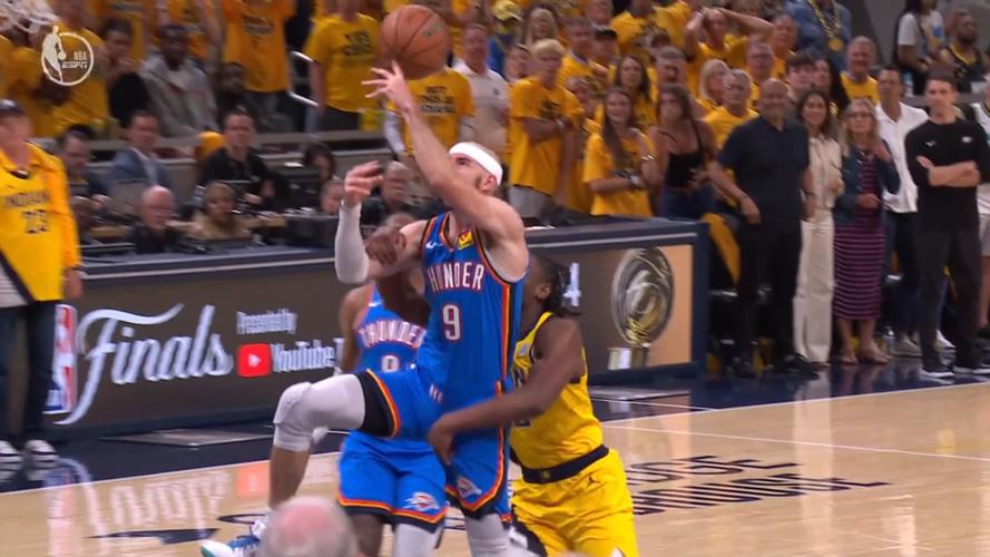 前裁判:伊萨克对詹姆斯犯规在先 索博接触不足以让加纳乔弹射出去