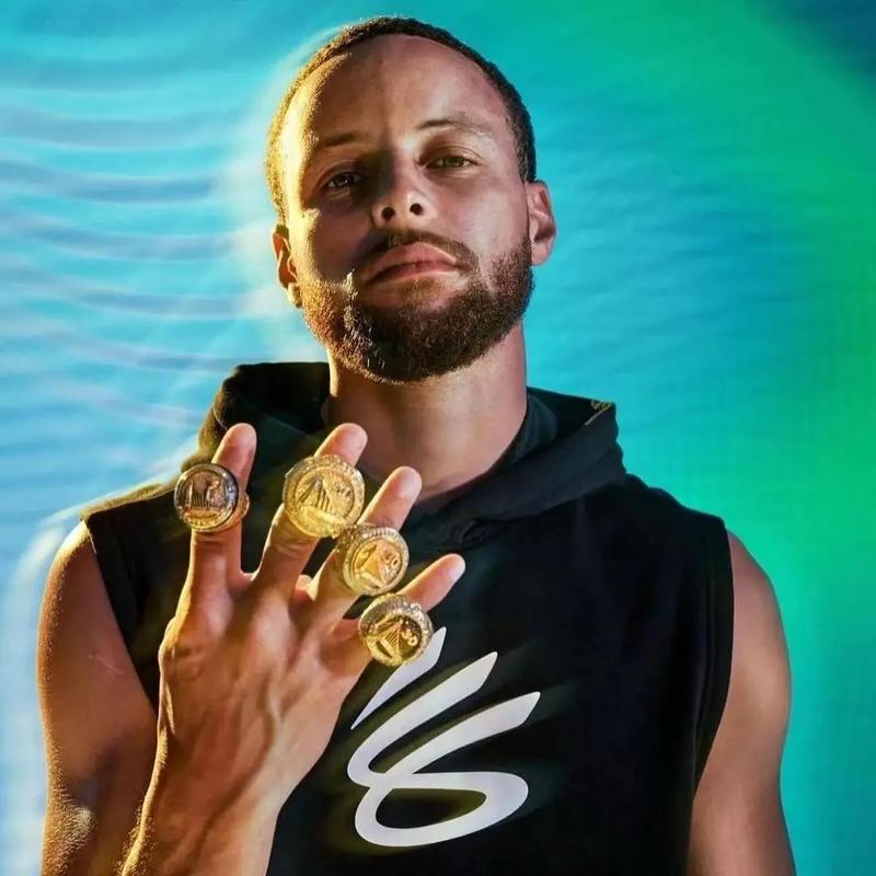 老同志状态不错！库里首节三分3中2 拿到7分1板2助0失误