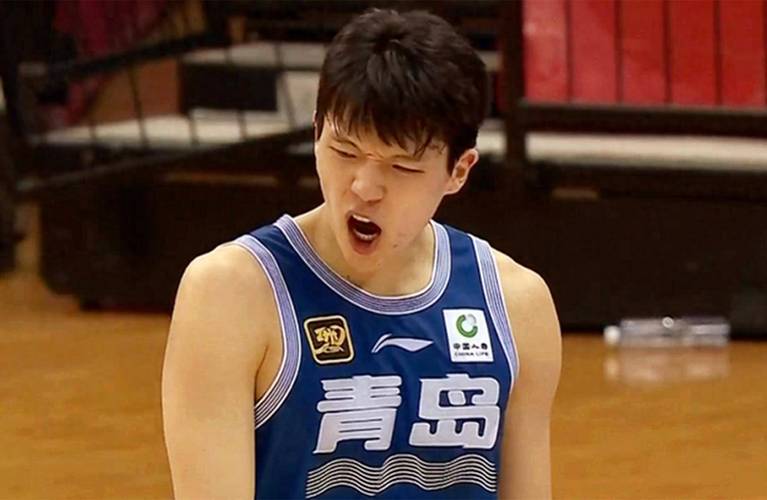 仍需适应！杨瀚森CBA首秀也曾6犯离场 12中6贡献13分10板2助3帽