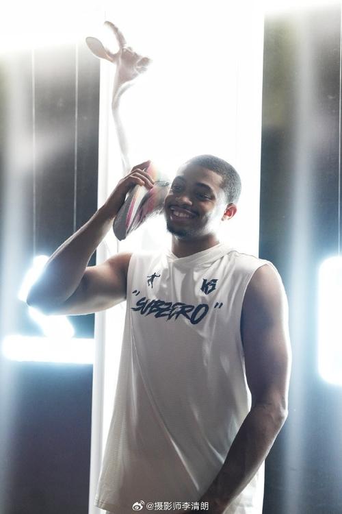 高效！凯尔登-约翰逊9投7中&三分2中1 得到19分6板1助