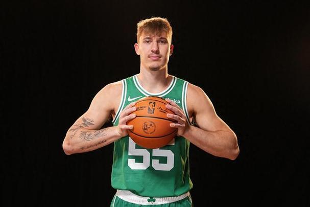 帅！谢尔曼命中底角三分后与塔图姆互动 做出了后者的庆祝动作