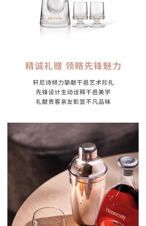 cue一下老詹！记者问杯子装得啥 小卡打趣：轩尼诗🍷