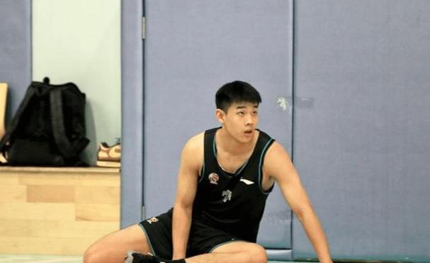 俄勒冈大学官方晒林葳训练视频 挡拆后标志性急停跳投打进