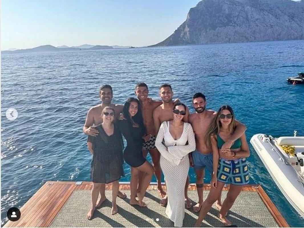 达洛特社媒晒与C罗一起喝咖啡照片：咖啡搭子☕