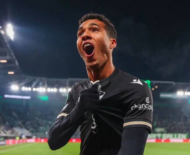 纳尼：曾有机会加盟巴萨曼城，莫耶斯劝我留下后又不让我上场