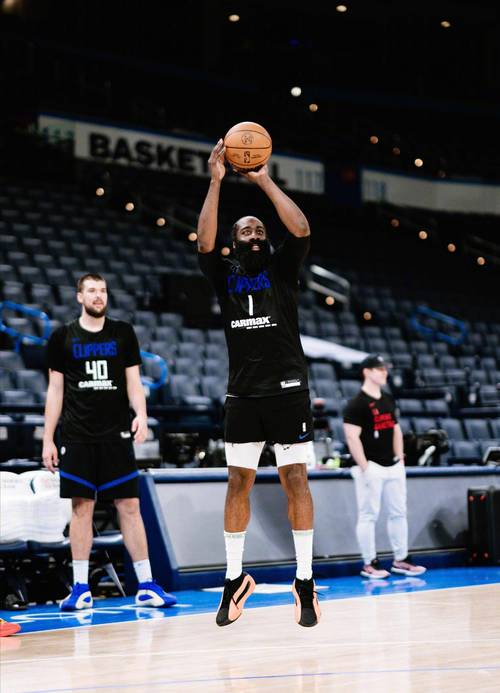 全员面带笑容！快船官方晒训练照：心情不错因为赛季要开始了😁