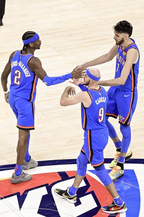 NBA新赛季首球！霍姆格伦对抗小贾巴里上篮打进还要加罚